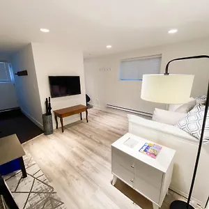small-private-studio-at-kitsilano-beach.vancouver-hotels-bc.net/
